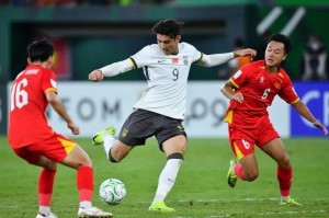 越南球迷哭了！中国队3-0战胜越南队！